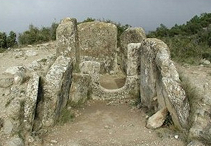 Dolmen
    de Artajona